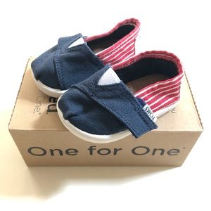 TOMS baby shoes size 3 in Red White and Blue 🇺🇸